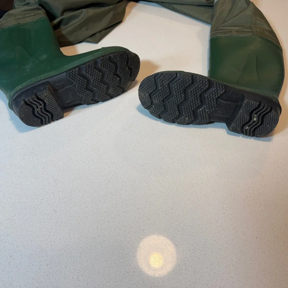 HISEA Chest Waders Mens 9.5 Green Used 28 Inseam Boot Foot